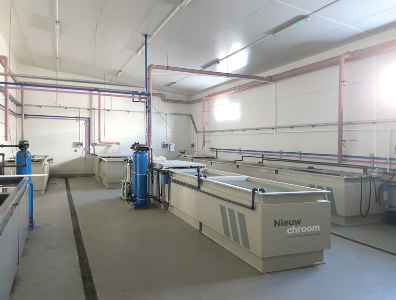 De galvanische baden in de werkplaats van NieuwChroom